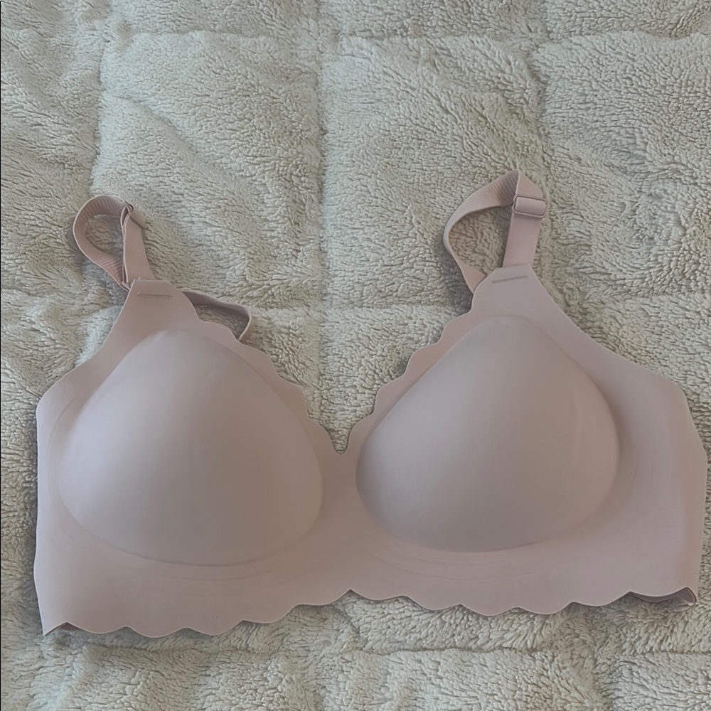 Momcozy Seamless Scalloped Edge Nursing Maternity Bra